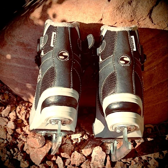 SOFTEC, BLACK & SILVER ICE SKATES SIZE 2 ⛸ UNISEX, COMFY & READY TO GLIDE. - Picture 7 of 9